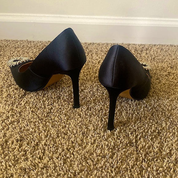 EXPRESS Black Pumps With Ring Rhinestone - Picture 3 of 4
